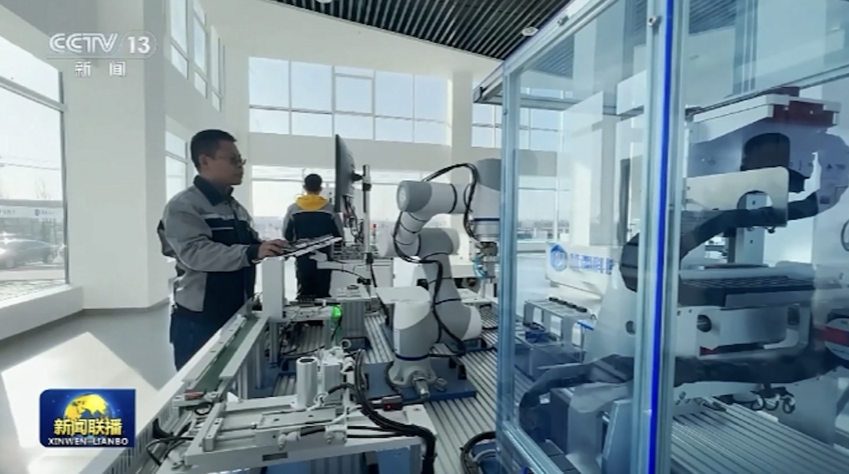 -越疆協(xié)作機器人再登央視新聞聯(lián)播，為新型工業(yè)化發(fā)展注入強勁動力