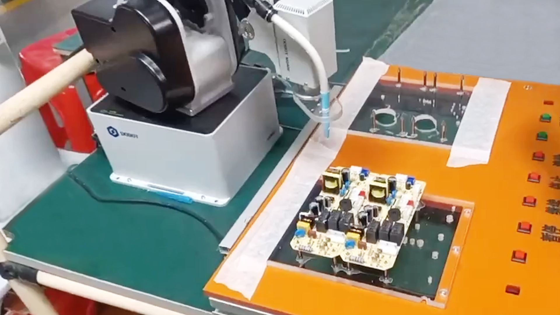 越疆,越疆科技,越疆機器人,越疆官網(wǎng),dobot,協(xié)作機器人,越疆協(xié)作機器人,協(xié)作機械臂,協(xié)作機械手,自動化機械臂,協(xié)作機器人品牌,協(xié)作機器人制造商,協(xié)作機器人研發(fā),具身智能機器人,機械臂,協(xié)作機器人,3C制造行業(yè)應(yīng)用,自動化解決方案,生產(chǎn)質(zhì)量,生產(chǎn)成本,柔性化生產(chǎn),智能終端生產(chǎn),全場景精密制造新模式,零部件加工,電子元件精密制造,電容涂膠,功能和外觀檢測、插裝與固定（THT）